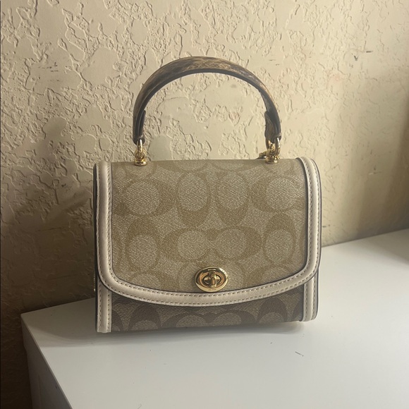 Elegant Tan Designer Handbag - Picture 1 of 4